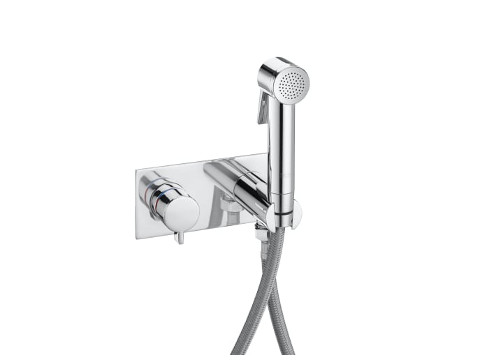 Kit doccia bidet con miscelatore progressivo (1 uscita). Include doccetta, supporto a parete, presa d'acqua con auto-stop e tubo flessibile metallico da 1,2 m.